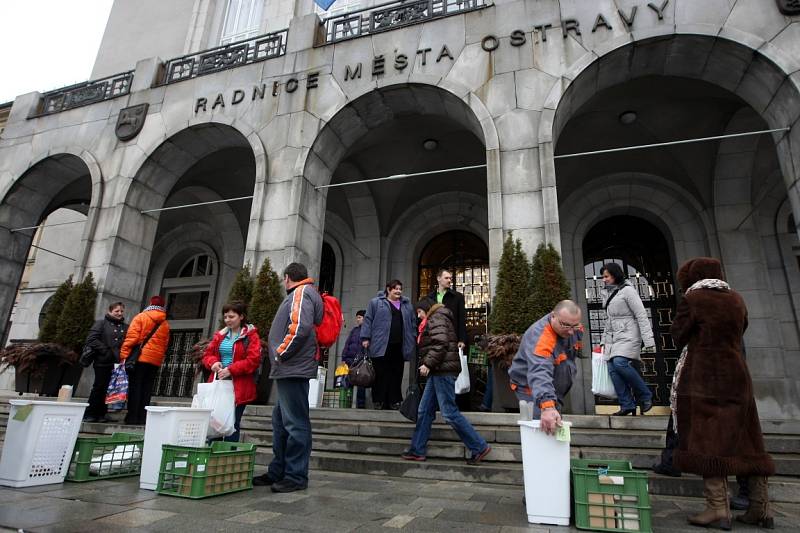 Poslední páteční volební přípravy na Nové radnici v centru Ostravy.  