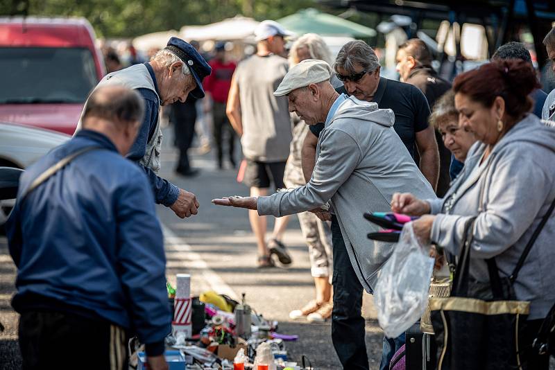 Autoburza na Místecké ulici v Ostravě, 12. července 2020. Ilustrační foto.