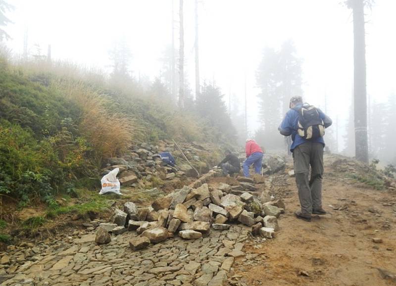 Beskydský Mont Blanc je série pěti hvězdicových výstupů na pokaždé jiný zdejší vrchol, pořádá ji KČT, odbor Nová Huť Ostrava a Lysá Hora se občas v itineráři objeví taky.