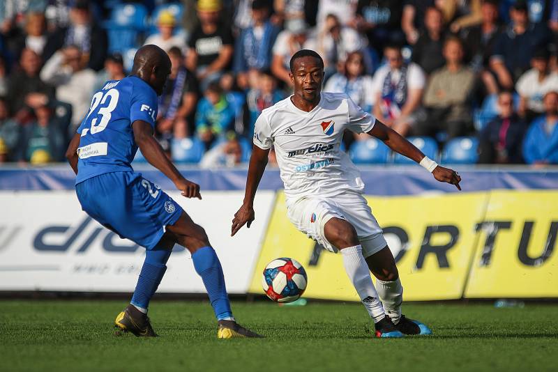 Utkání 1. kola první fotbalové ligy: FC Baník Ostrava - FC Slovan Liberec, 13. července 2019 v Ostravě. Na snímku (zleva) Kamso Mara, Dame Diop.