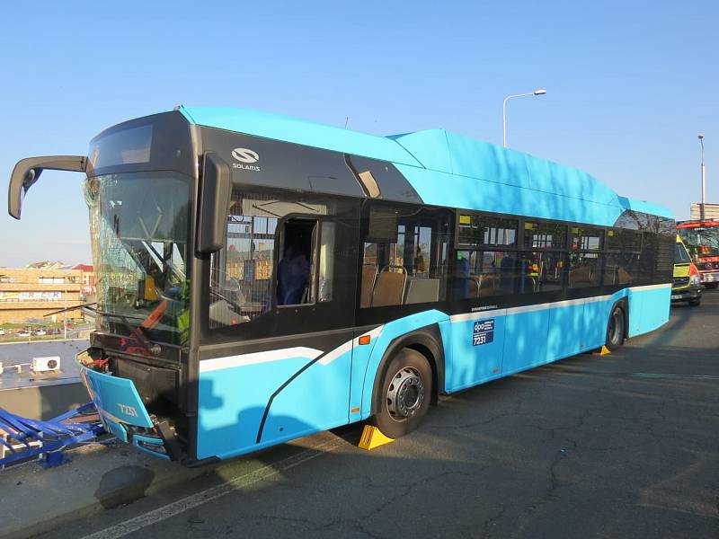 Autobus se v úterý málem zřítil z Frýdlantských mostů v centru Ostravy.