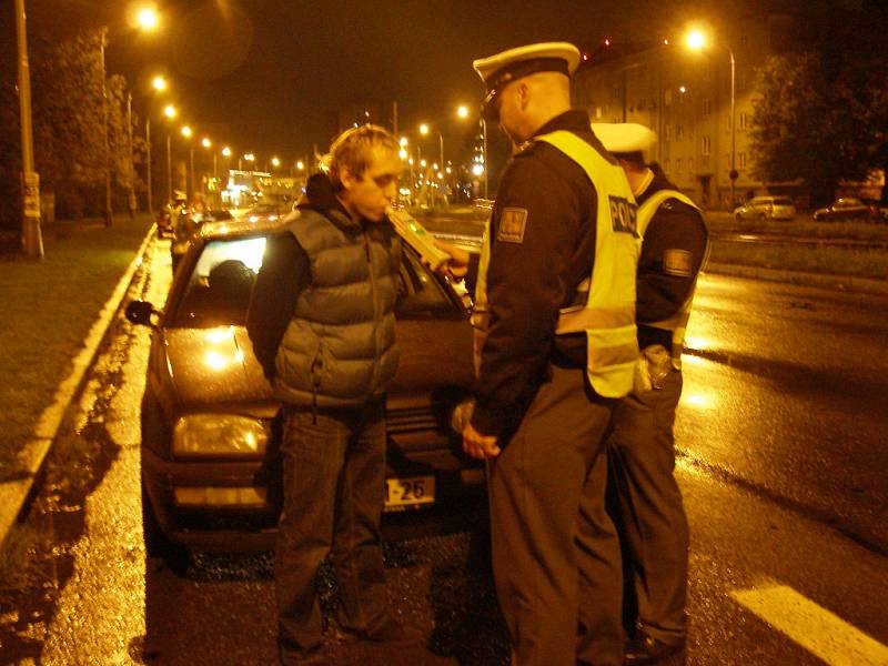 Policisté zkontrolovali během osmi hodin na pět set aut.