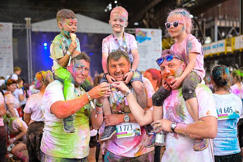 Duhový běh  a festival v Dolní oblasti Vítkovice Rainbow run & Rainbow fest Ostrava, sobota 4. června 2022.