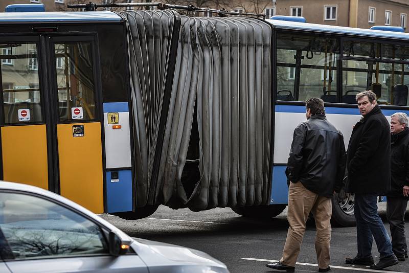 Nehoda autobusu v Ostravě-Porubě.