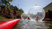 Skiareál Skalka nabízí zábavu i v létě - například atrakce pro děti jako jsou prolézačky, skluzavky, houpačky, trampolíny a další aktivity vhodné pro celou rodinu.