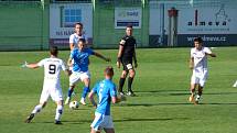 Fotbalisté Baníku Ostrava (v modrém) v přípravném utkání v Líšni.