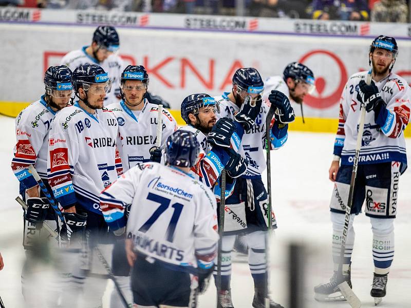 Semifinále play off hokejové extraligy - 7. zápas: HC Vítkovice Ridera - Mountfield Hradec Králové, 15. dubna 2023, Ostrava. Smutek Vítkovic