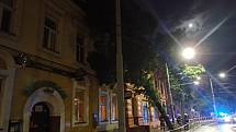 Následky bouře a silného větru, které v noci na středu zaměstnávaly moravskoslezské hasiče v Ostravě.