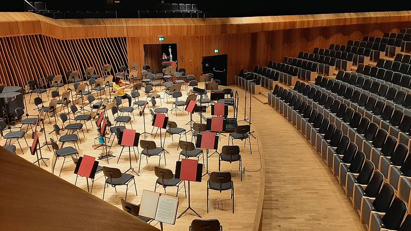 V Bielsku Bialej otevřeli novou koncertní halu Cavatina Hall. Koncertovala tam Janáčkova filharmonie Ostrava.