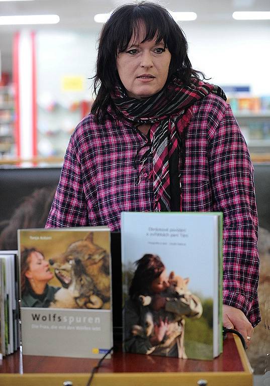 Tanja Askani. Dvacet let se rodačka z Ostravy  v Německu stará o vlky