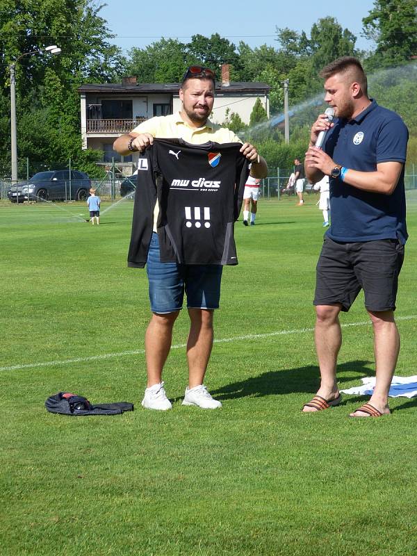 Hokejové a fotbalové osobnosti Šachtar BO Ostrava pomohly v Bohumíně malému Kubíkovi.