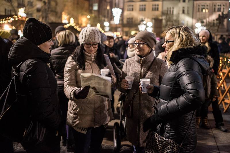 Akce Česko zpívá koledy v Ostravě na Masarykově náměstí.