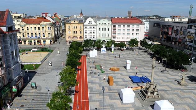 V olympijském parku na Masarykově náměstí v centru Ostravy se v pátek v 18 hodin zapálí ostravský olympijský oheň a na Černou louku odtud zamíří pestrobarevný „brazilský" průvod.