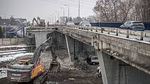 Demolice mostů přes Rudnou ulici, 25. ledna 2022 v Ostravě.