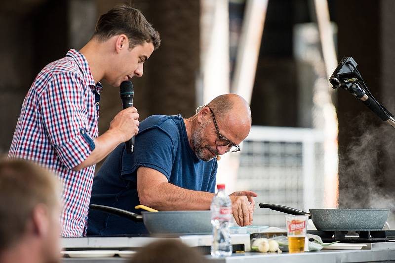 Zdeněk Pohlreich v červnu 2017 zavítal do Ostravy také na první ročník Garden Food Festival, který se konal v Dolní oblasti Vítkovic.