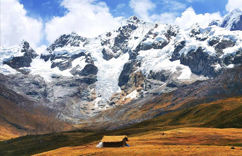 Pohoří Cordillera Huyahuash v Peru.