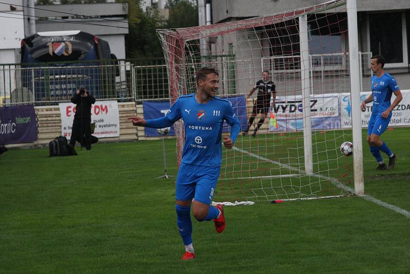 MOL Cup, 2. kolo, SK HS Kroměříž (červenobílé dresy) - FC Baník Ostrava, 21. září 2022.