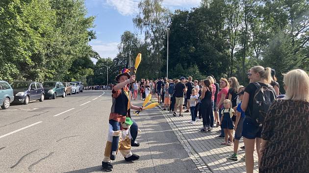 Fronta na koncert Marka Ztraceného v Ostravě dosahovala několika set metrů, Slezskoostravský hrad, Ostrava, 27. 8. 2022