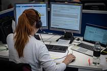 Zaměstnanci call centra innogy v Ostravě pomáhají trasovat nakažené pomocí chytré karantény, říjen 2020.