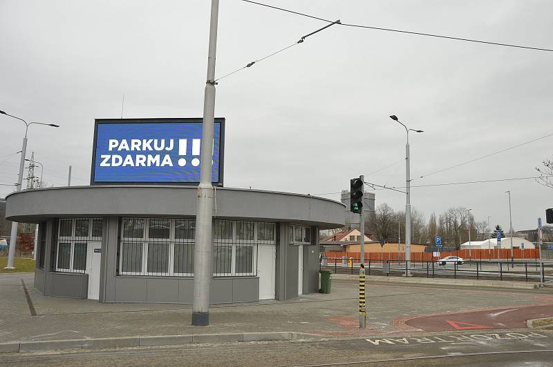 Parkoviště – nyní ještě zdarma.