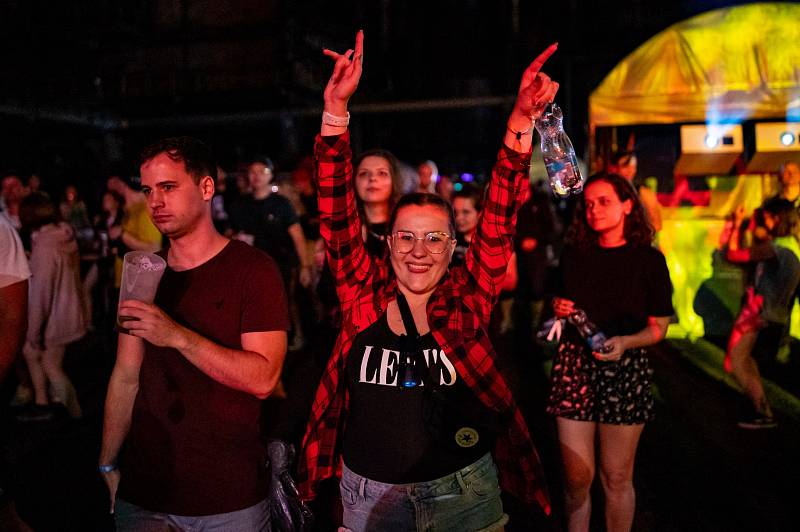 Beats for Love, diváci, party, Ostrava, noc po dešti, pátek 1. července 2022.