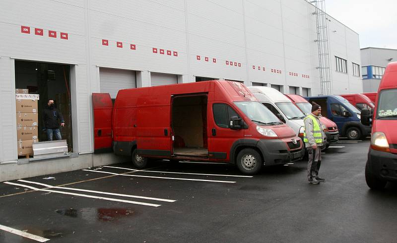 Depo v průmyslové zóně Nad Porubkou v Ostravě-Porubě, odkud Zásilkovna nejen vypravuje, ale také tady přijímá a vydává balíky.