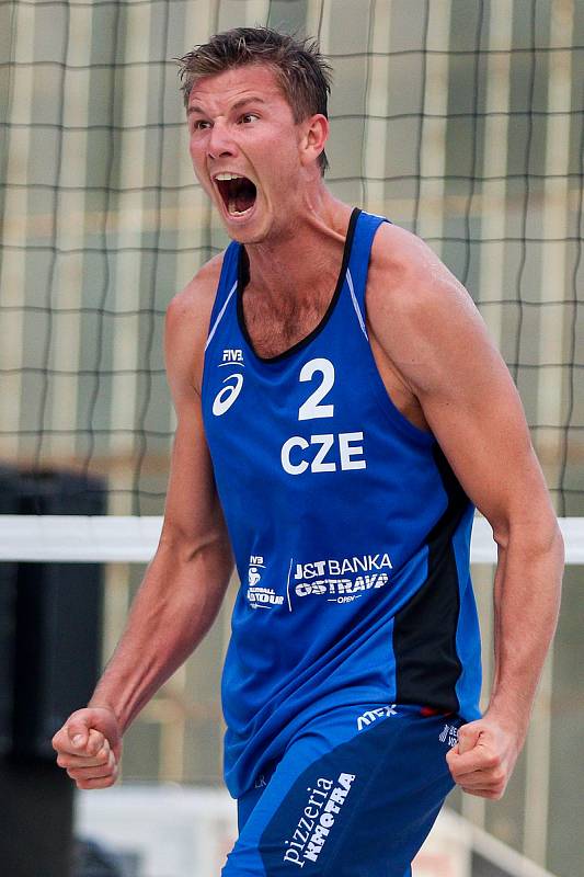 FIVB Světové série v plážovém volejbalu J&T Banka Ostrava Beach Open, 1. června 2019 v Ostravě. Čtvrtfinále ČR - Brazílie. Na snímku David Schweiner (CZE).