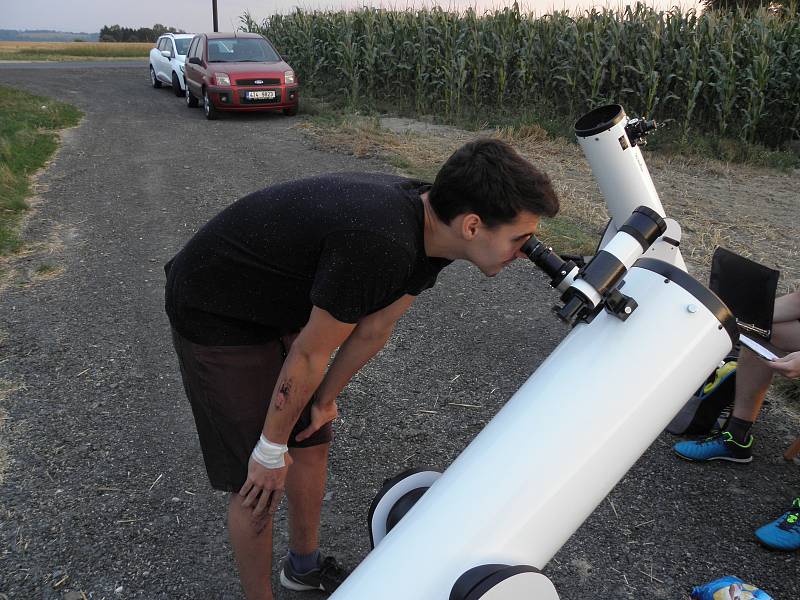 Jedno z pozorovacích stanovišť vzniklo u Darkoviček poblíž Hlučína, kde se amatérští astronomové pravidelně scházejí.