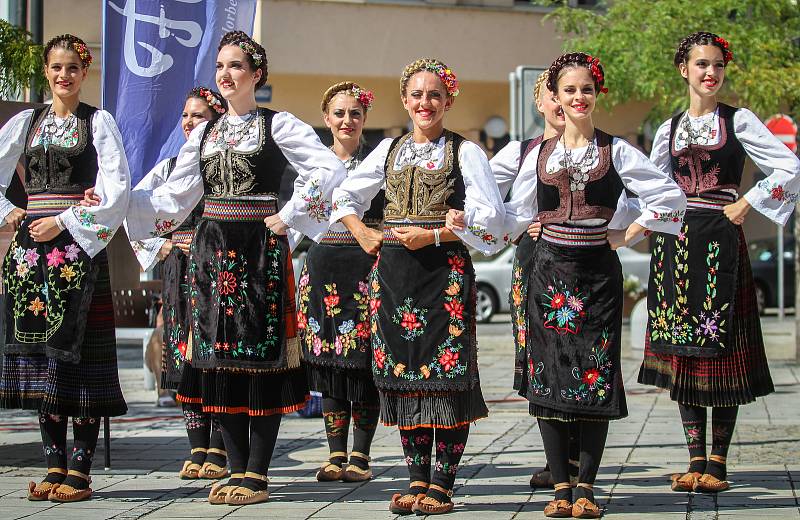 XXI. ročník mezinárodního festivalu městských folklorních souborů odstartoval v pondělí 13. srpna v Ostravě.