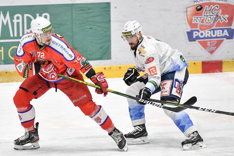 Utkání semifinále play off Chance ligy - 4. zápas: HC RT TORAX Poruba 2011 - Rytíři Kladno, 7. dubna 2021 v Ostravě. (Zleva) Lukáš Kozák z Poruby.