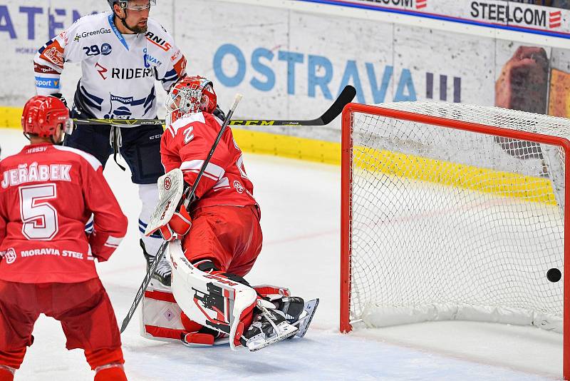 Přípravný hokejový zápas: HC Vítkovice Ridera - HC Oceláři Třinec, 9.srpna 2022, Ostrava. Brankář Třince Marek Mazanec.