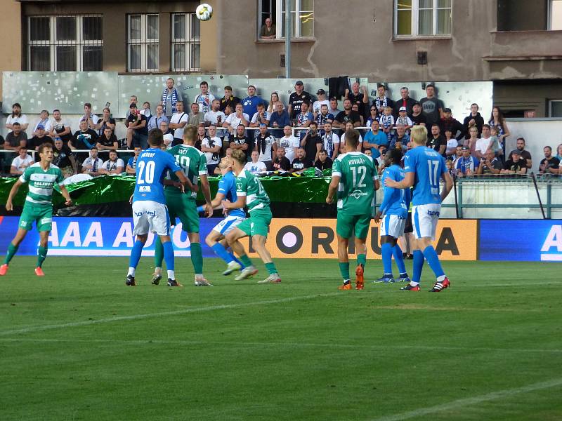 Fotbalisté Baníku Ostrava a fanoušci v Ďolíčku.