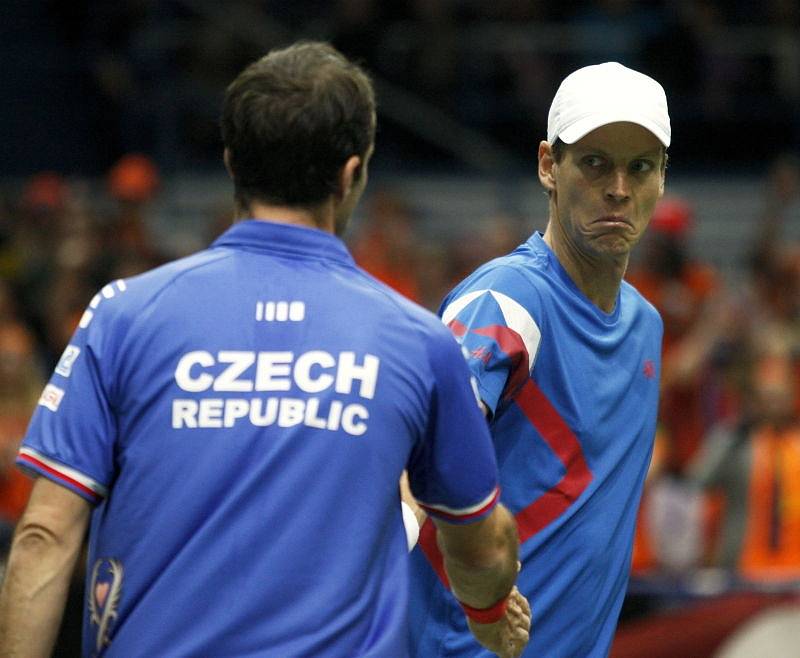 Berdych, Štěpánek – Haase, Rojer 7:5, 1:6, 7:6 a 7:6.