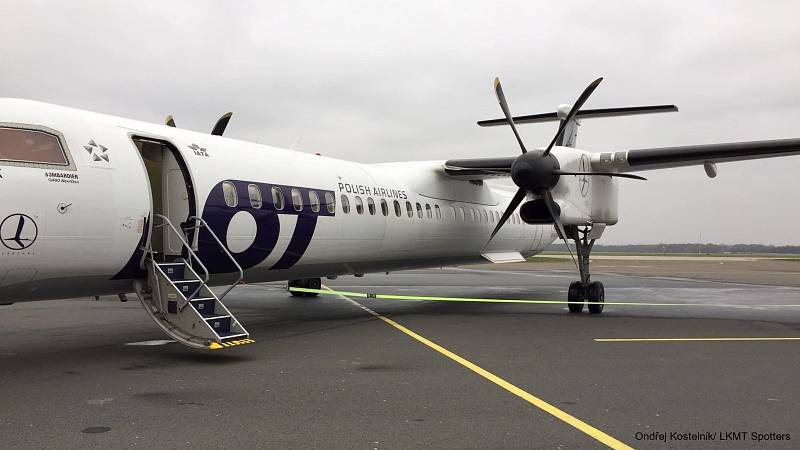 Odletem letounu Dash 8-Q400 polských aerolinií LOT s registrací SP-EQK ve speciálním zbarvení k 100. výročí polského aeroklubu z Ostravy směr Praha odstartovala 11. listopadu před desátou hodinou nová pravidelná linka.