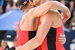 Turnaj Světového okruhu v plážovém volejbalu kategorie 4*, 6. června 2021 v Ostravě. Vítězná dvojice Robert Meeuwsen (vlevo), Alexander Brouwer z Nizozemska se raduje z vítězství.