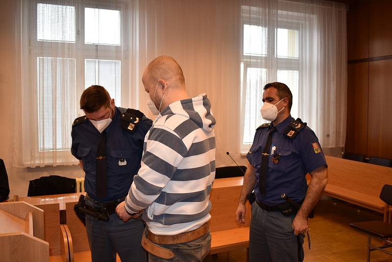 K šestnácti rokům vězení byl v pátek 23. dubna 2021 odsouzen dosud netrestaný Aleš R. (45 let) z Karviné, který  v srpnu 2020 v bytě v Ostravě-Zábřehu brutálním způsobem připravil o život svou známou (57 let).