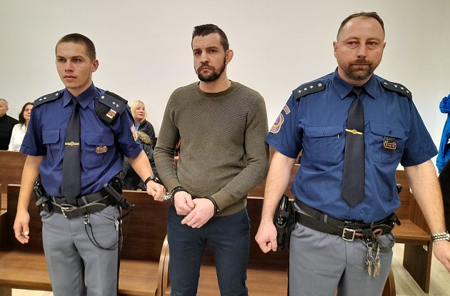 Soud zpřísnil trest bojovníkovi MMA. Chtěl prý zatočit s dealery drog v Ostravě