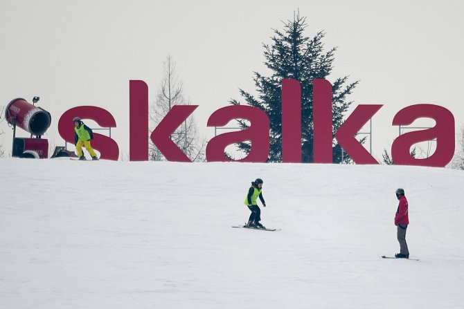 Lyžování ve ski areálu Skalka. Ilustrační foto.