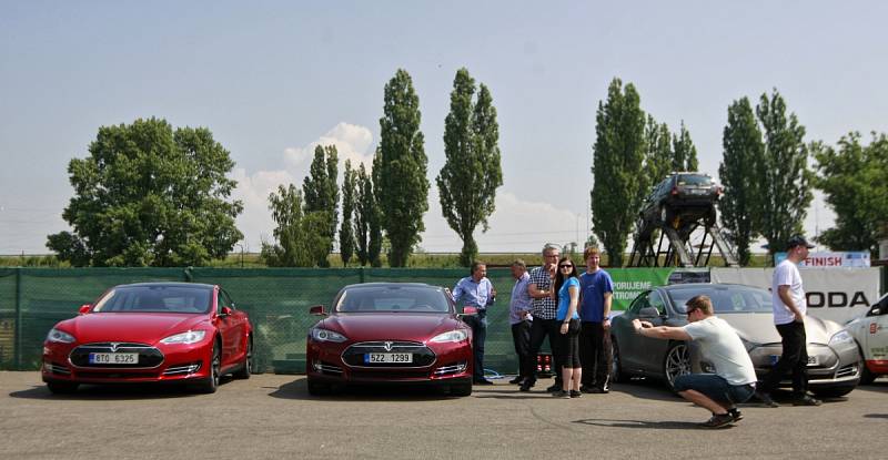 V Ostravě byly k vidění nejrůznější elektromobily, od městských aut až po vozy s dojezdem 500 kilometrů. Foto: 