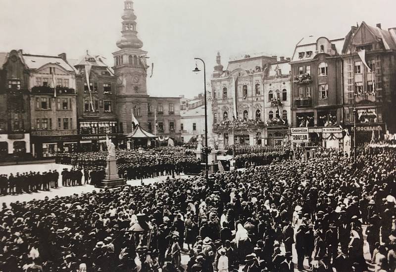  PREZIDENT. Dnešní Masarykovo náměstí mělo v roce 1924 tu čest přivítat na návštěvě prvního československého prezidenta T. G. Masaryka.