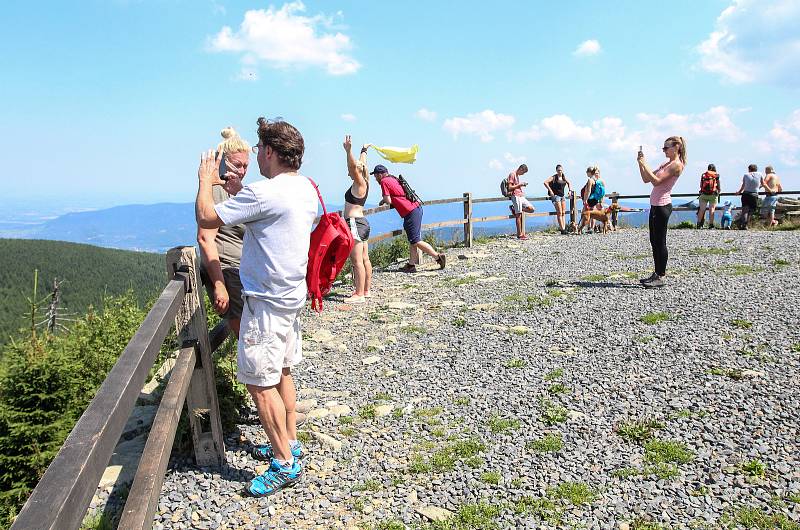 Lysá hora, červenec 2018. Výstup na vrchol Beskyd absolvuje každoročně statisíce turistů.