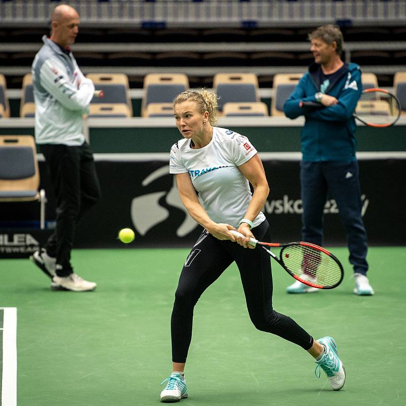 Kateřina Siniaková na tréninku českých tenistek před utkáním 1. kola Světové skupiny Fed Cupu proti Rumunsku, 6. února 2019 v Ostravě.
