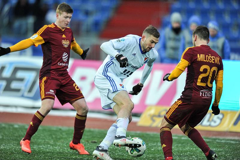 Utkání 21. kola první fotbalové ligy: Baník Ostrava - Dukla Praha, 17. března 2018 v Ostravě. (zleva) Bezpalec Michal, Tomáš Mičola a Miloševič Branislav.