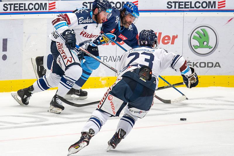 Utkání 17. kola hokejové extraligy: HC Vítkovice Ridera - Rytíři Kladno, 3. listopadu 2019 v Ostravě. Na snímku zleva Petr Šidlík, Jaromír Jágr, Ondřej Roman.