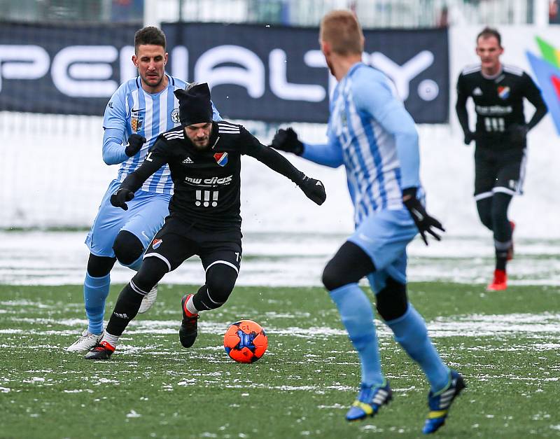 První přípravný zápas Tipsport ligy: Baník Ostrava - 1.SK Prostějov, 8. ledna 2019 v Orlové. Na snímku (zleva) Martin Sus z Prostějova, Milan Jirásek z Baníku Ostrava.