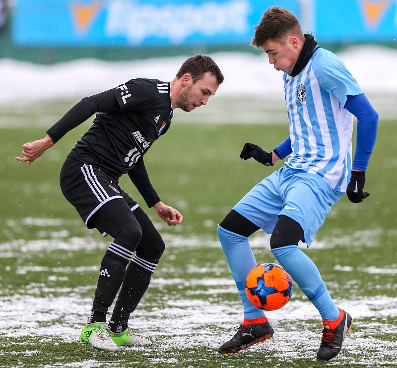 První přípravný zápas Tipsport ligy: Baník Ostrava - 1.SK Prostějov, 8. ledna 2019 v Orlové. Na snímku (zleva) Lukáš Pazdera z Baníku Ostrava a hráč Prostějova.