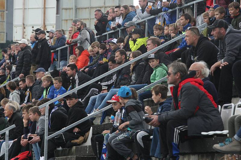 MOL Cup, 2. kolo, SK HS Kroměříž (červenobílé dresy) - FC Baník Ostrava, 21. září 2022.