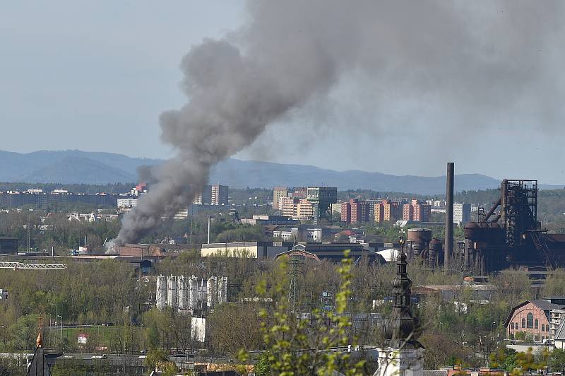 Požár v Ostravě-Vítkovicích, pondělí 10. května 2021.