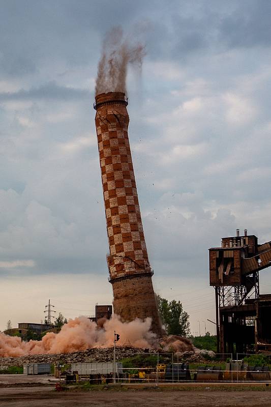 Odstřel ostravského komínu Strakáč, 3.srpna 2019 v Ostravě.