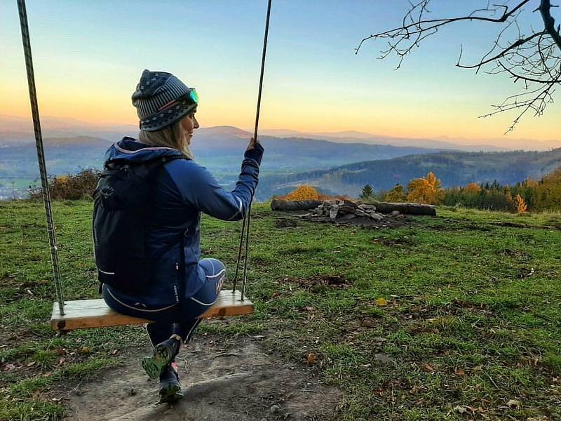 Dvaatřicet beskydských vrcholů a stejný počet vrcholků opět zdolávají turisté a sdílejí své fotky.